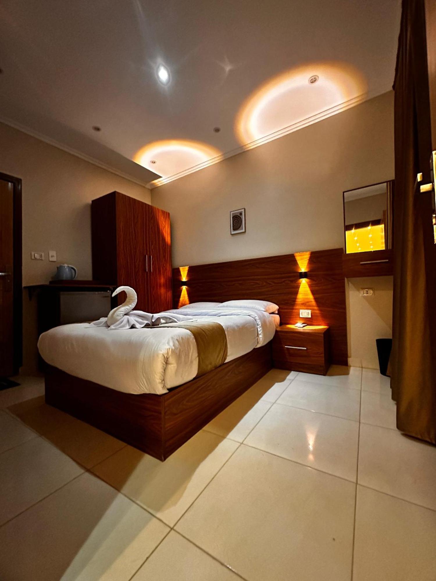 Pyramids On The Spot View Hotel Kafrat al Jabal Exterior photo