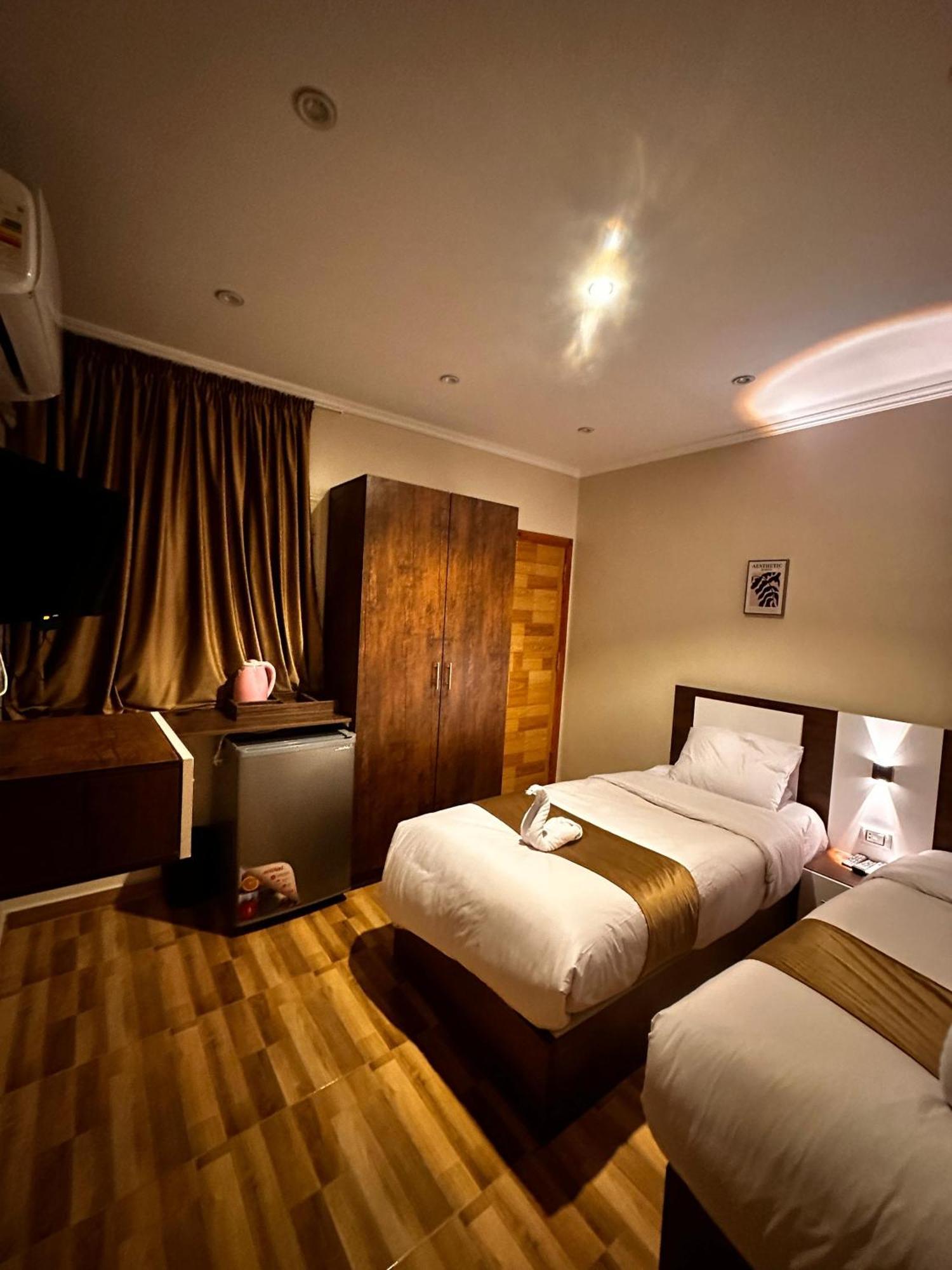 Pyramids On The Spot View Hotel Kafrat al Jabal Exterior photo