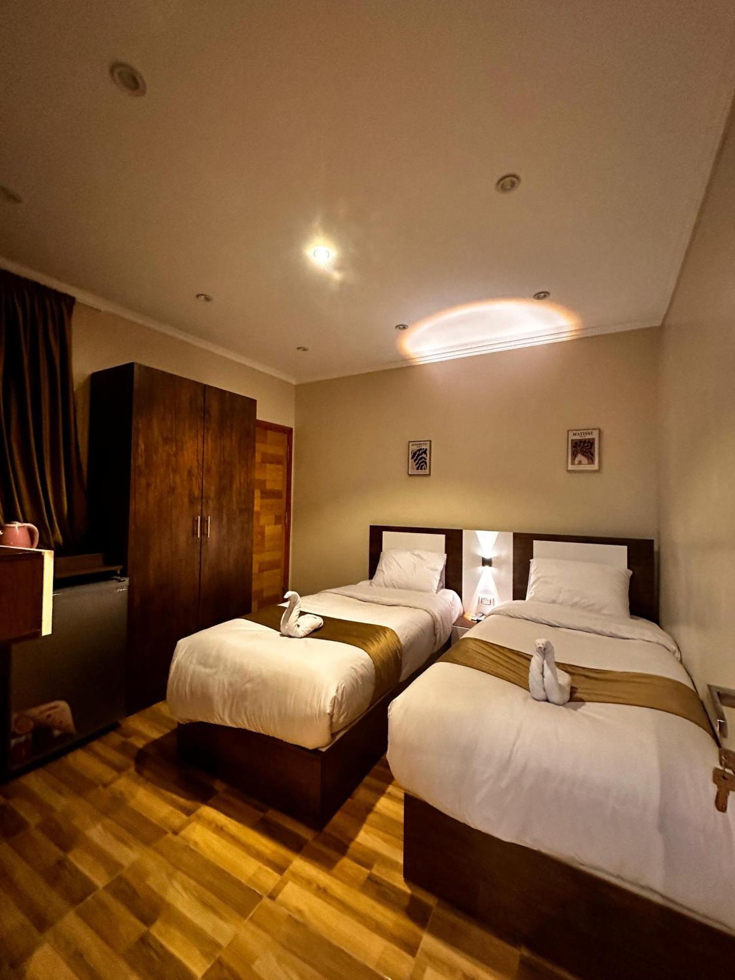 Pyramids On The Spot View Hotel Kafrat al Jabal Exterior photo