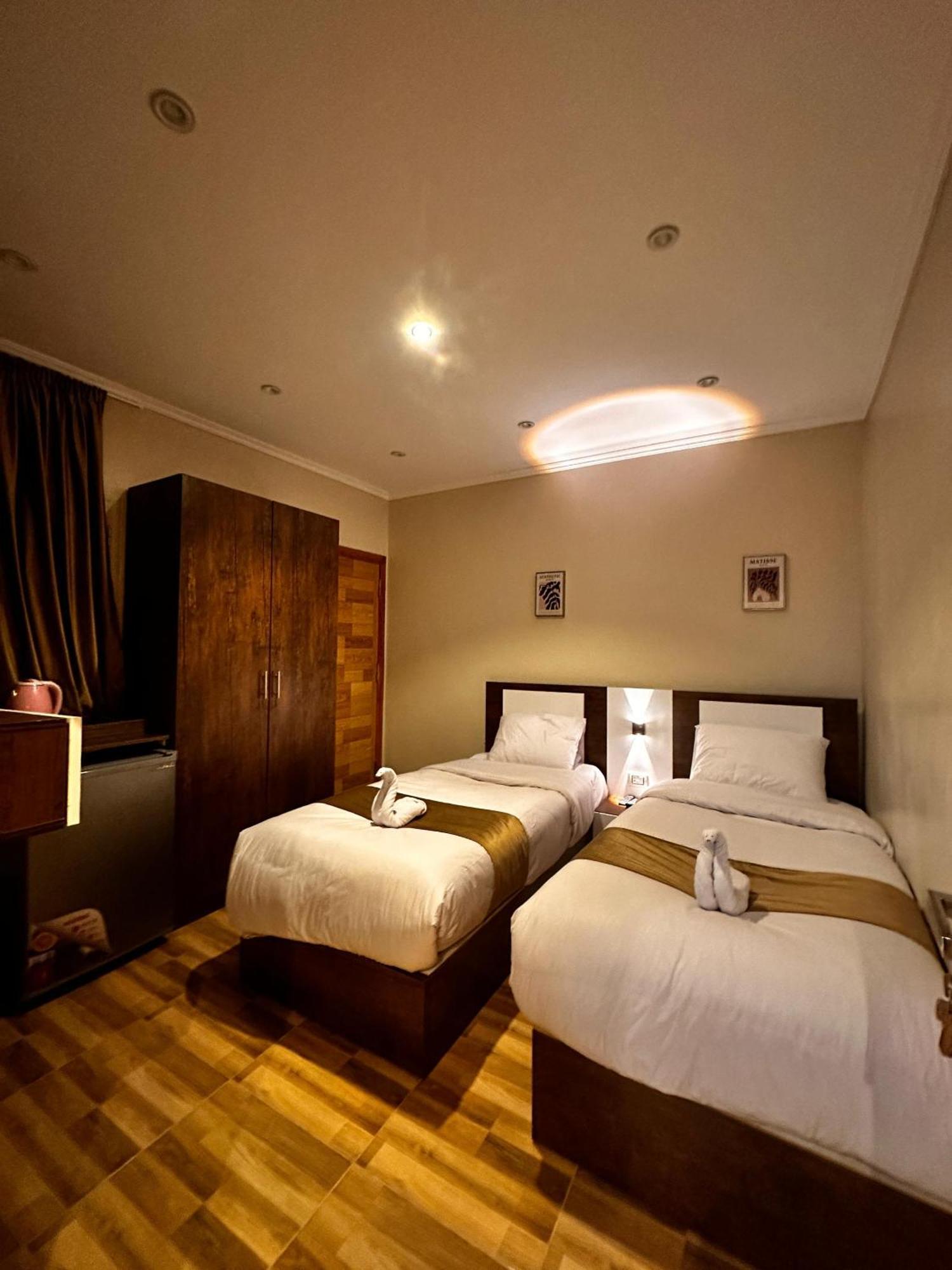 Pyramids On The Spot View Hotel Kafrat al Jabal Exterior photo
