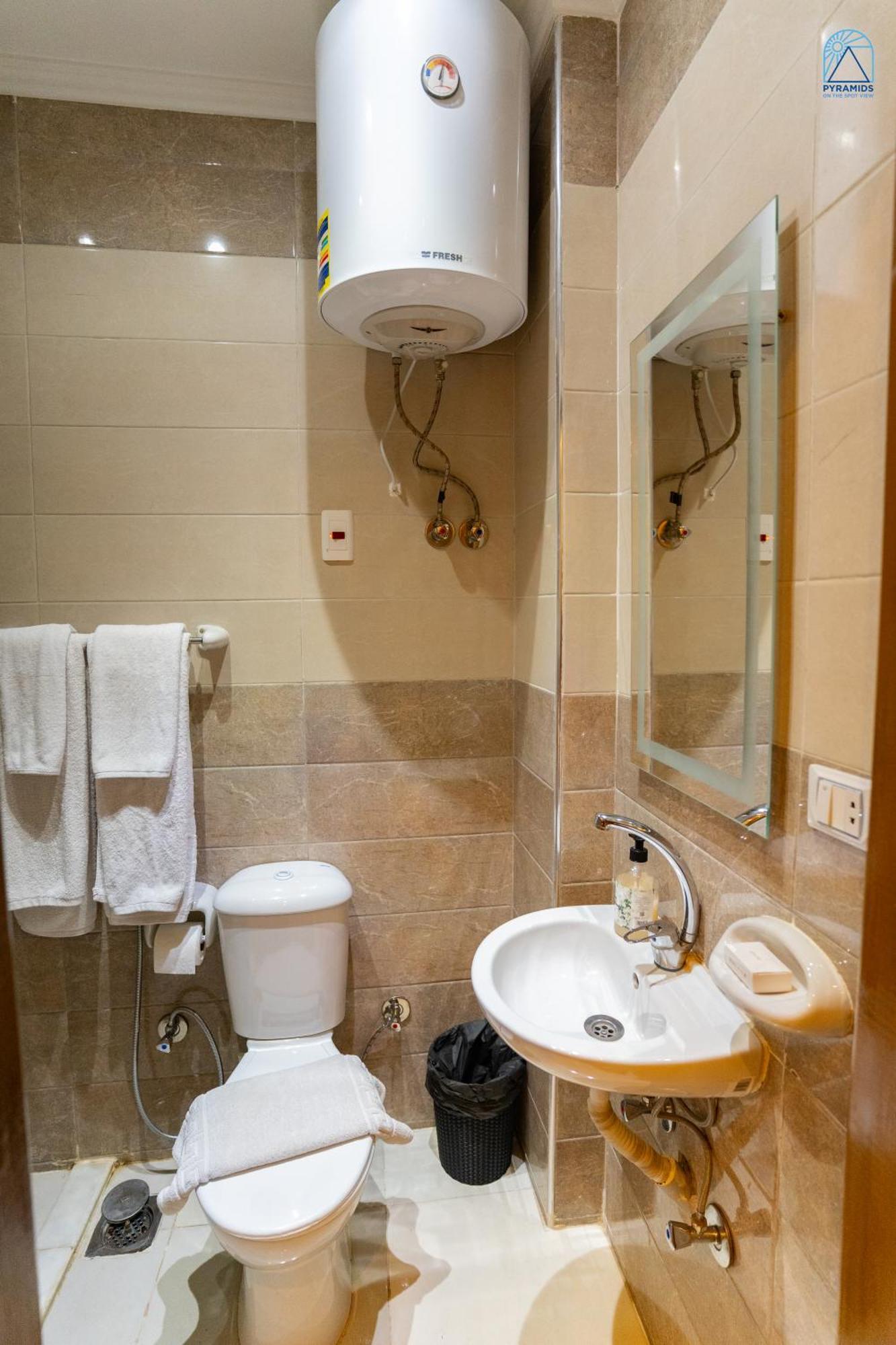 Pyramids On The Spot View Hotel Kafrat al Jabal Exterior photo